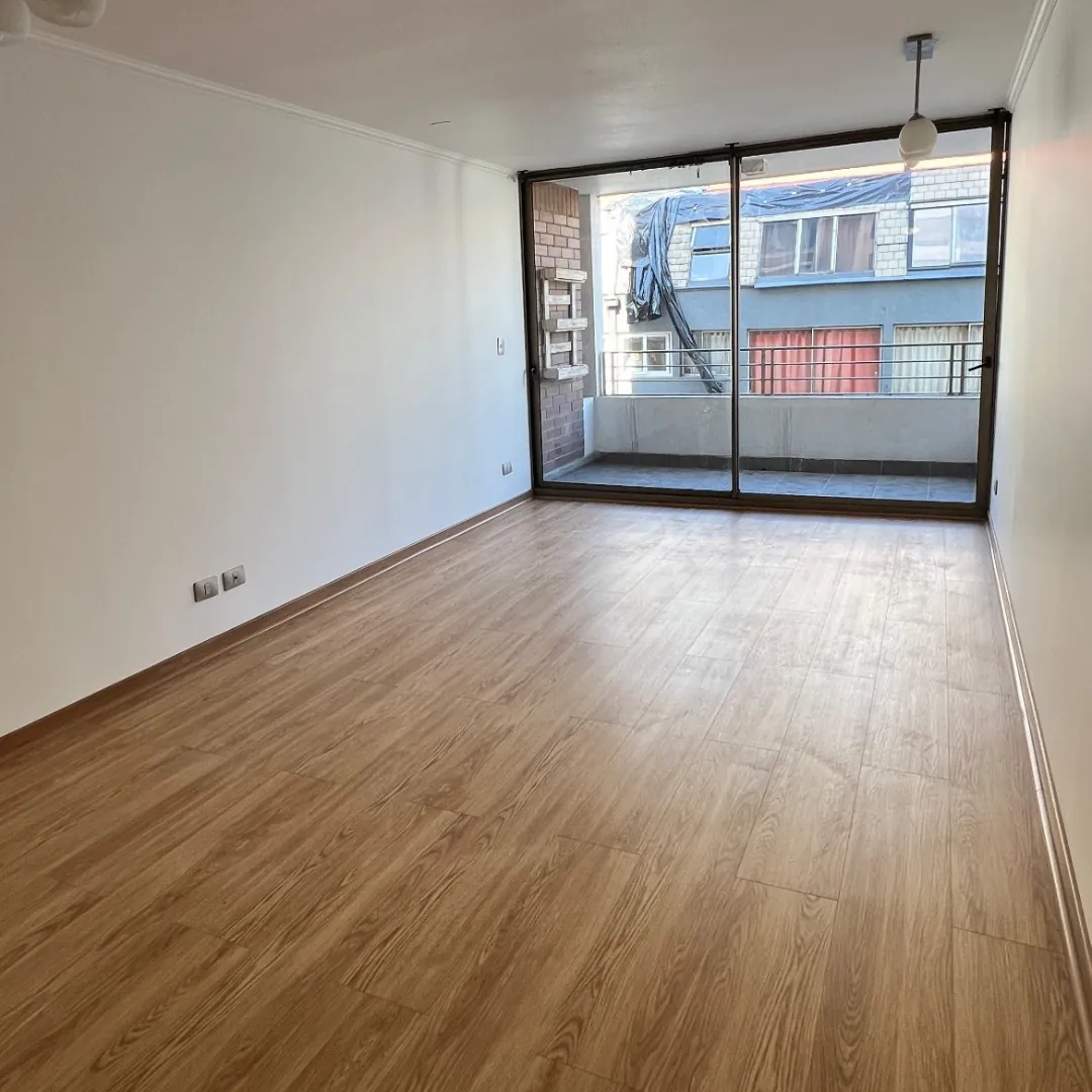 El mismo departamento de Manuel Montt con pintura y piso nuevos
